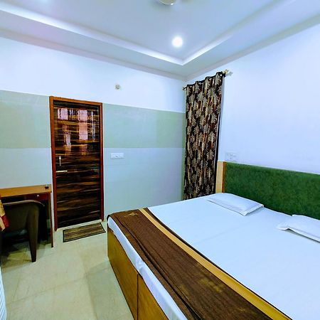 Hotel Yolo- Chandīgarh Esterno foto