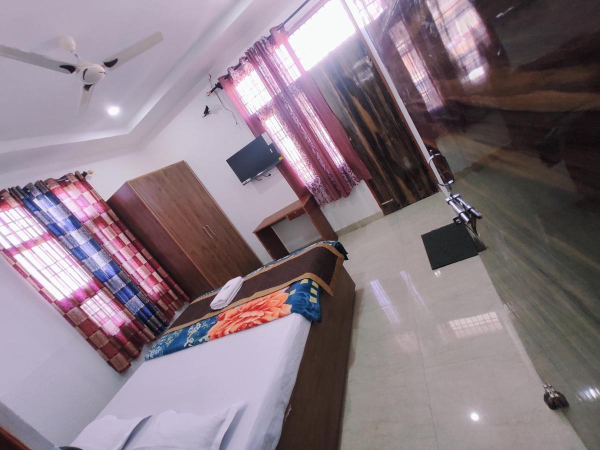 Hotel Yolo- Chandīgarh Esterno foto