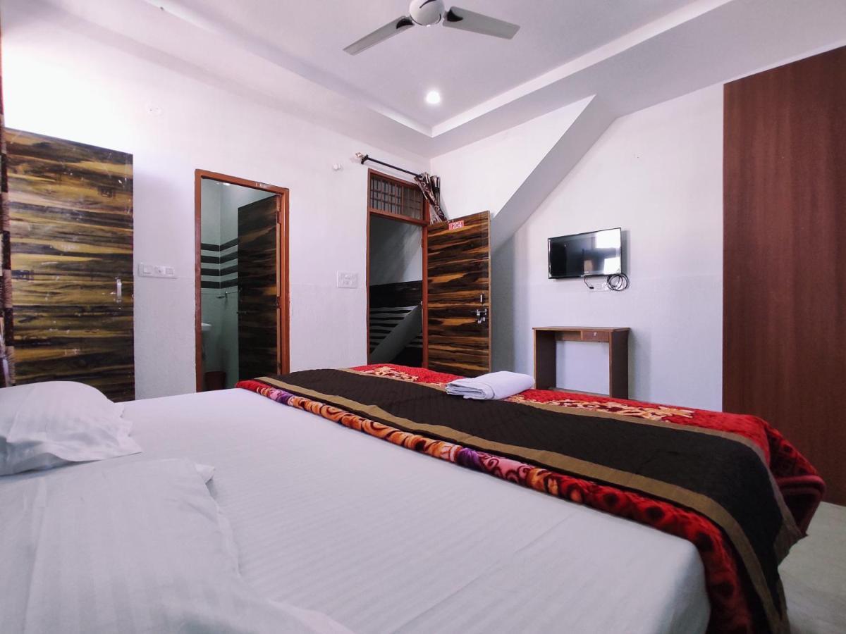 Hotel Yolo- Chandīgarh Esterno foto
