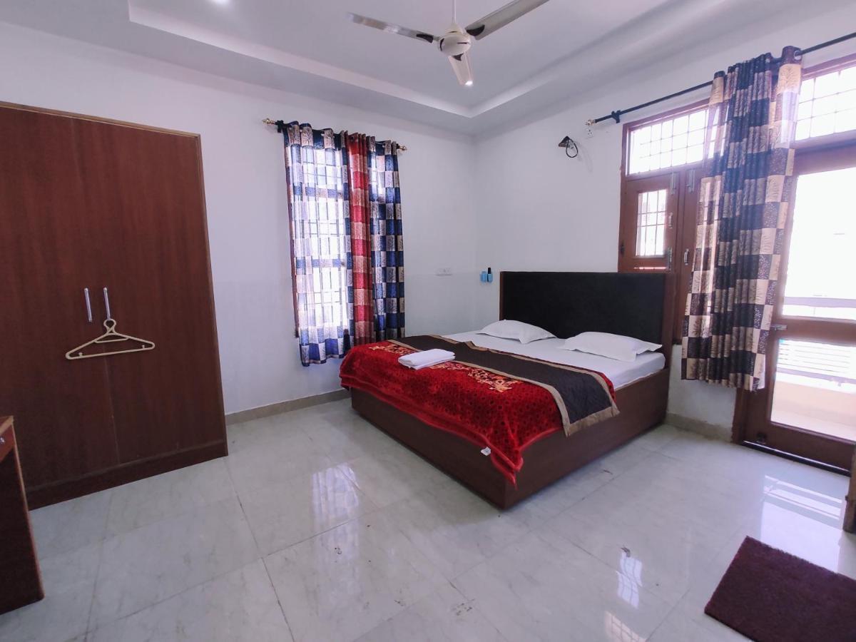 Hotel Yolo- Chandīgarh Esterno foto