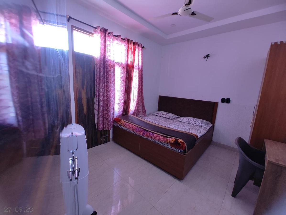 Hotel Yolo- Chandīgarh Esterno foto