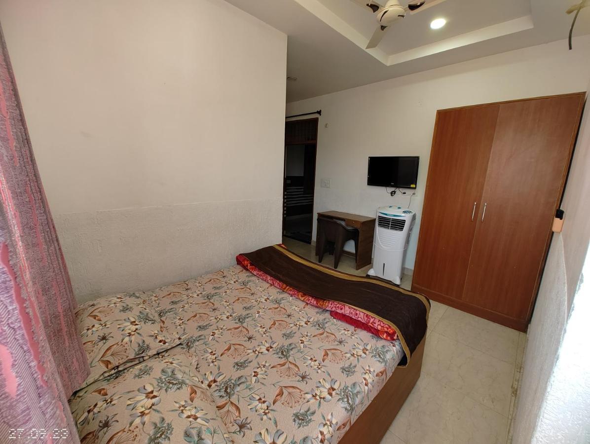 Hotel Yolo- Chandīgarh Esterno foto