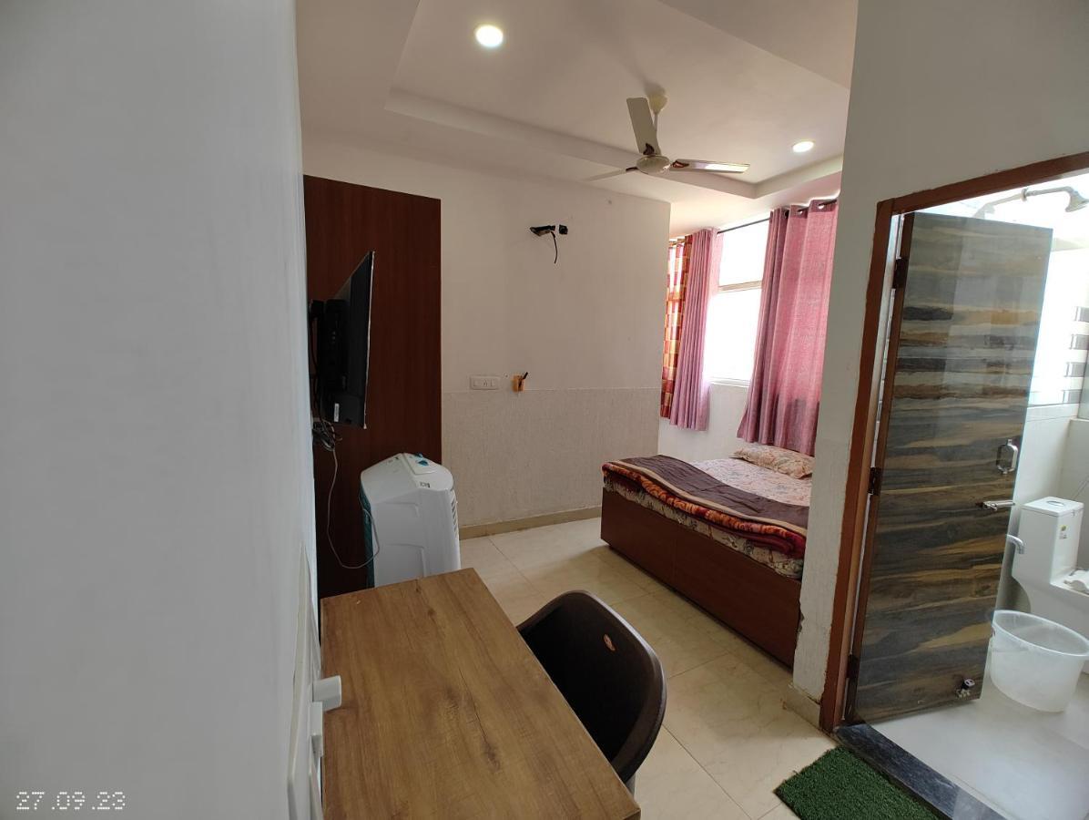 Hotel Yolo- Chandīgarh Esterno foto