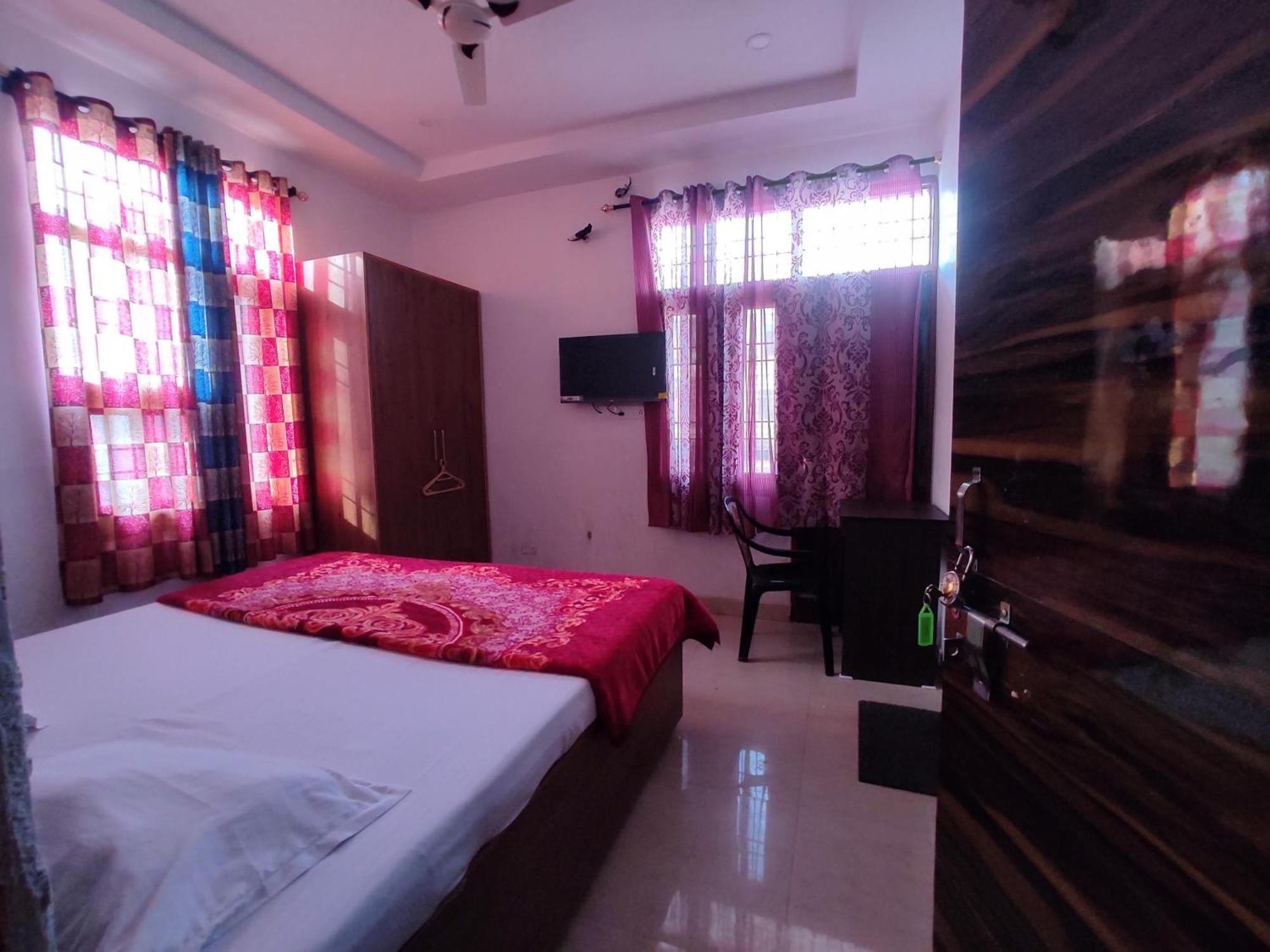 Hotel Yolo- Chandīgarh Esterno foto