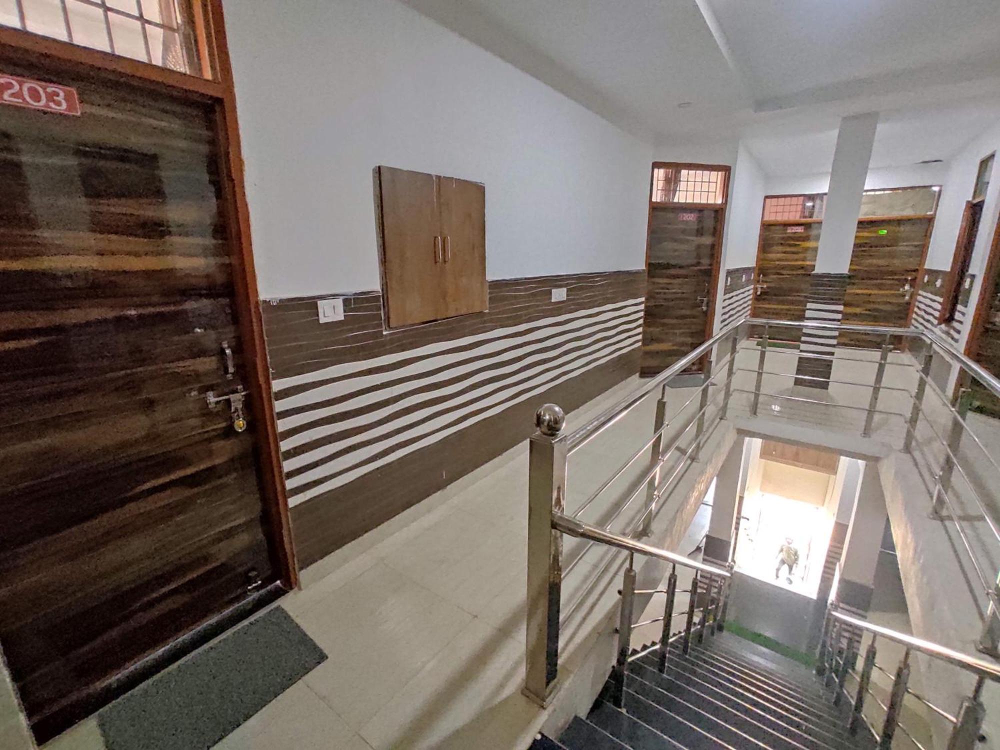 Hotel Yolo- Chandīgarh Esterno foto
