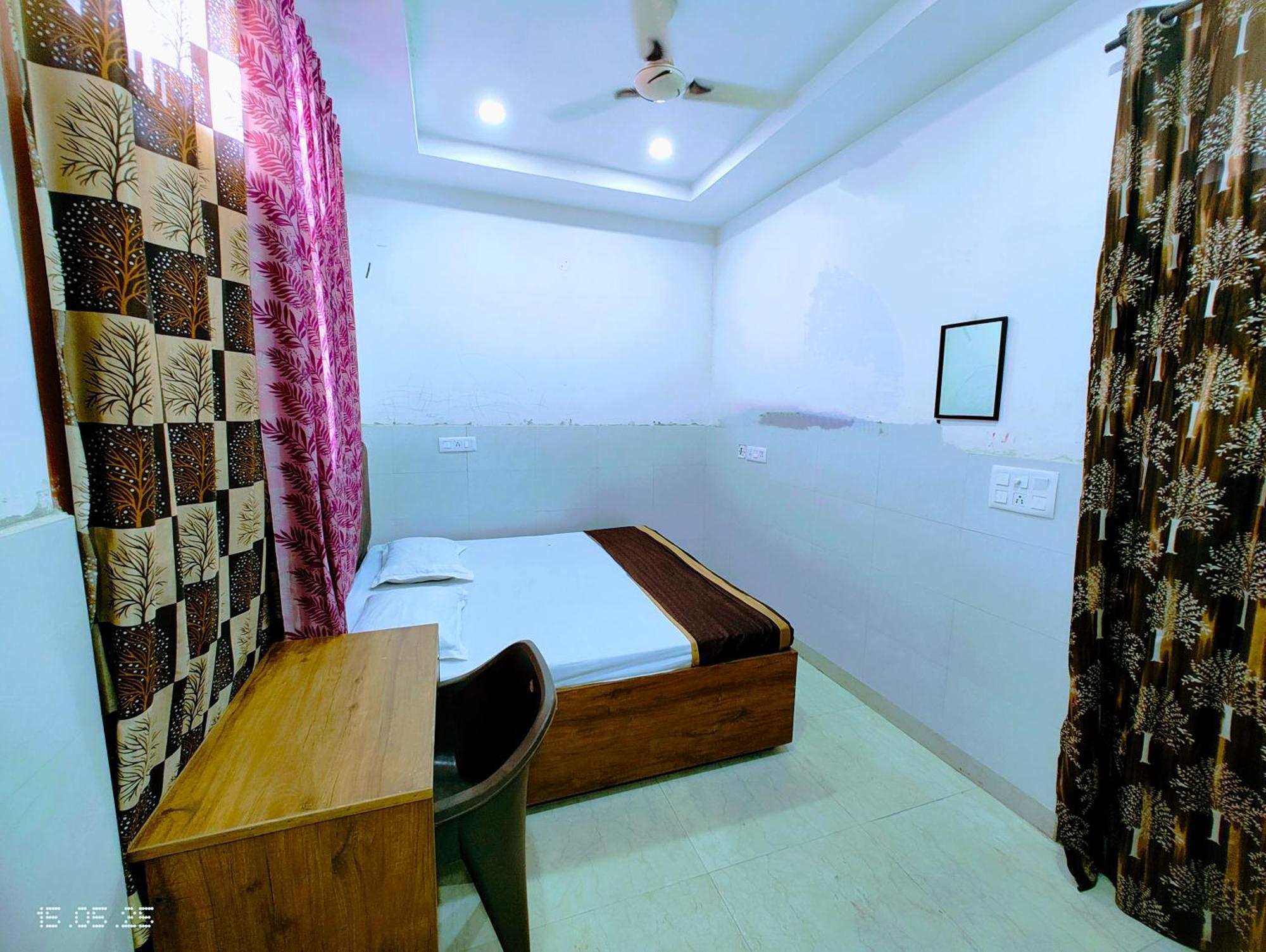 Hotel Yolo- Chandīgarh Esterno foto