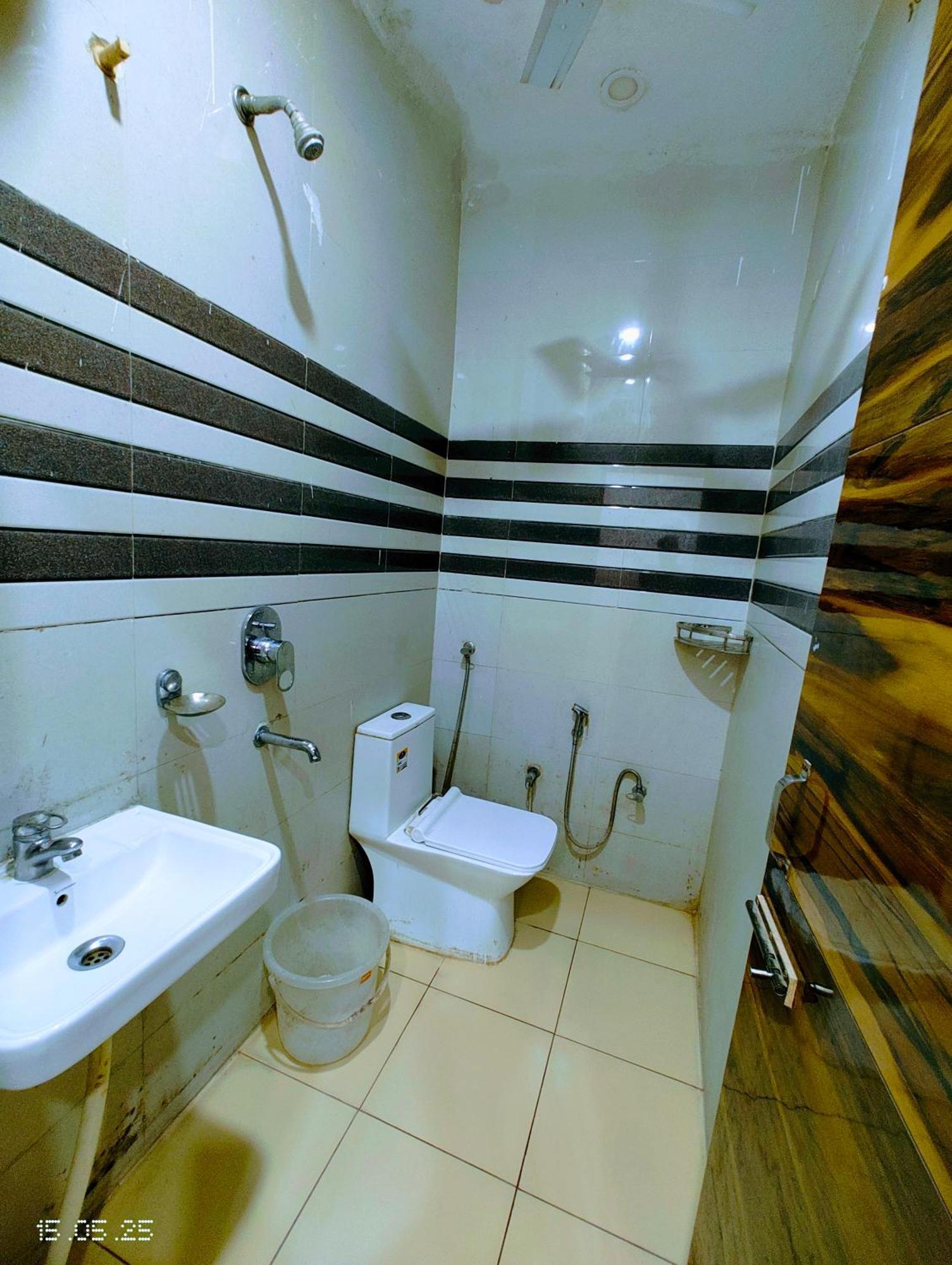 Hotel Yolo- Chandīgarh Esterno foto