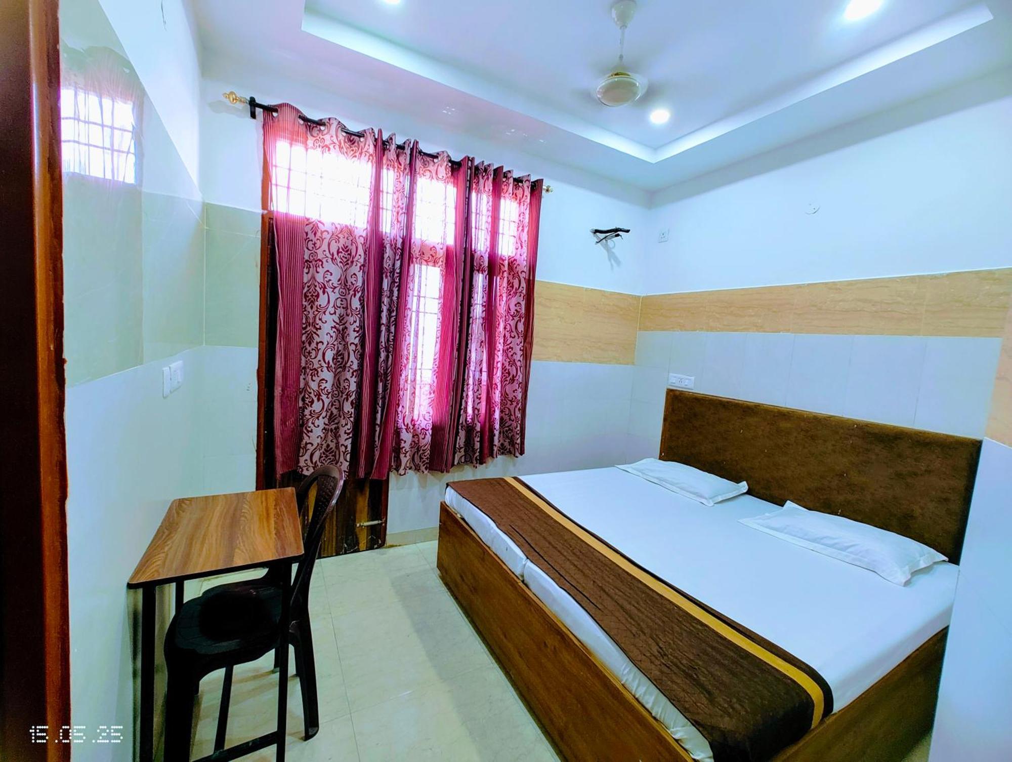Hotel Yolo- Chandīgarh Esterno foto