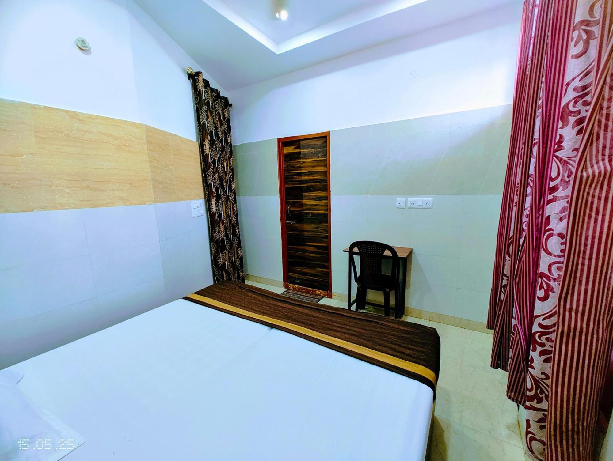 Hotel Yolo- Chandīgarh Esterno foto
