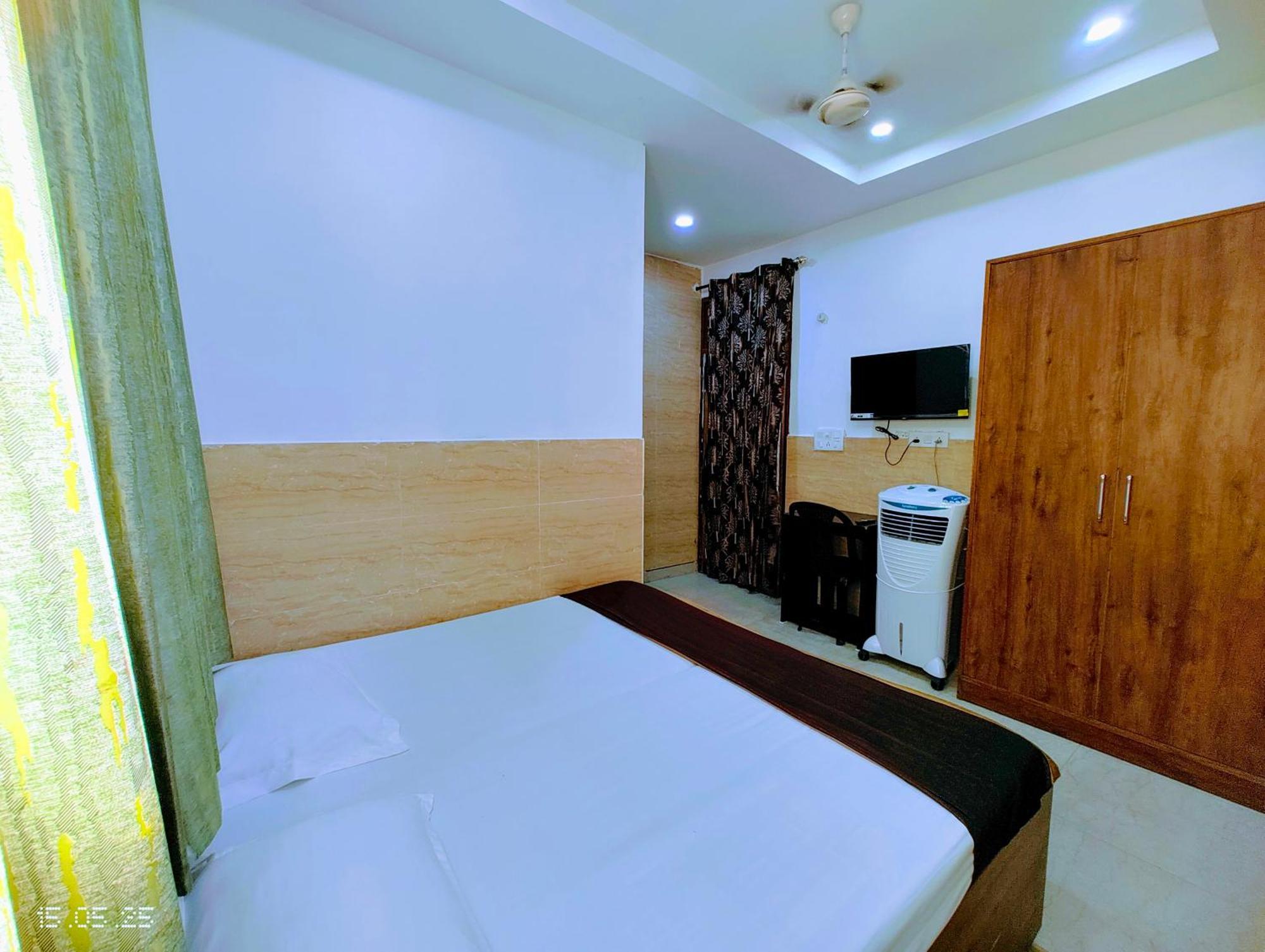 Hotel Yolo- Chandīgarh Esterno foto