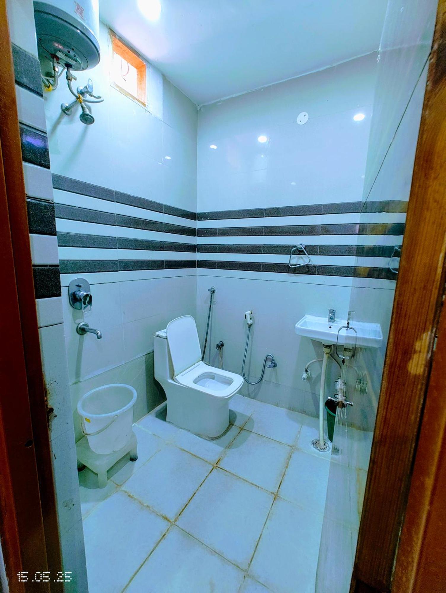 Hotel Yolo- Chandīgarh Esterno foto