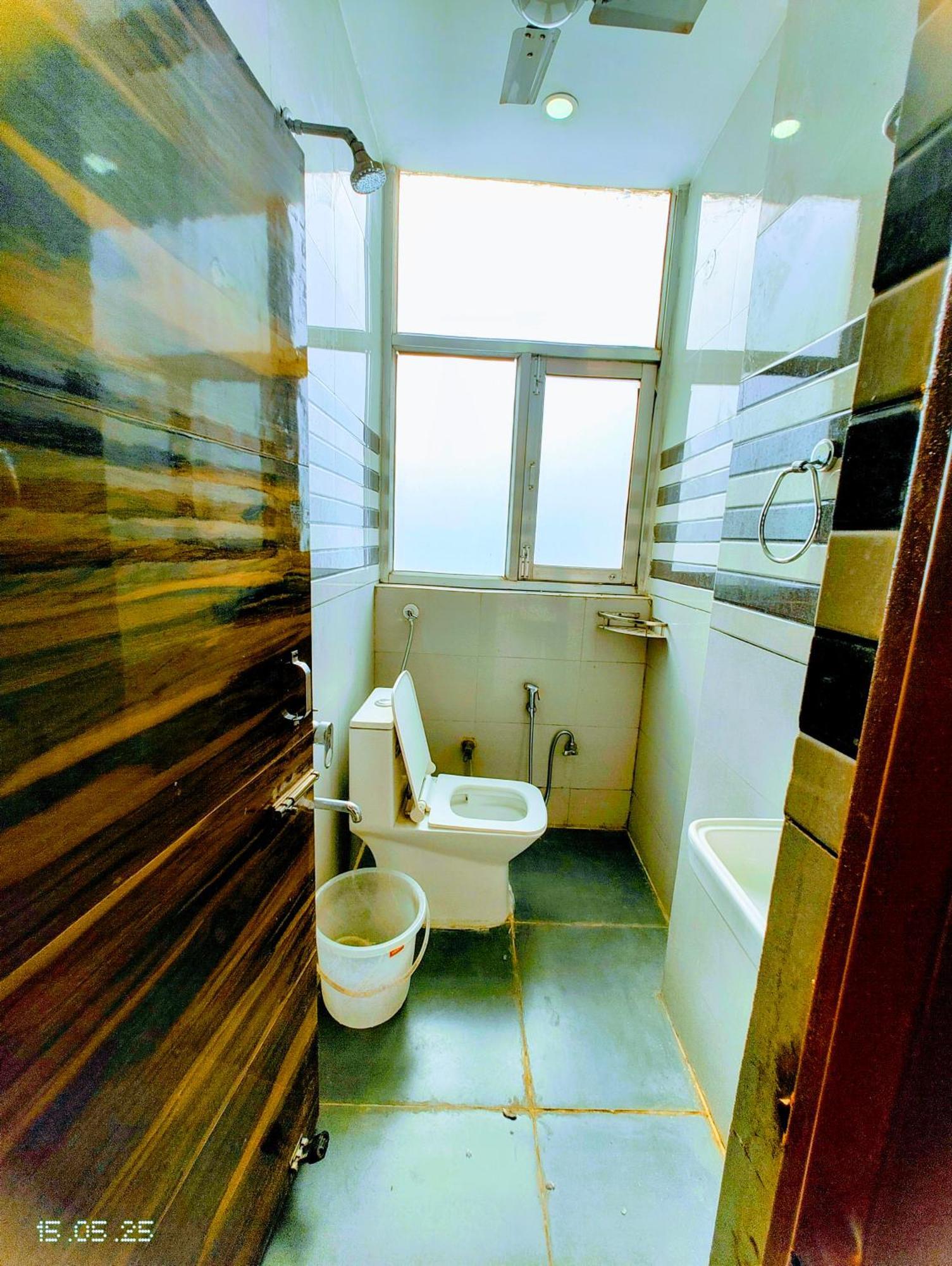 Hotel Yolo- Chandīgarh Esterno foto