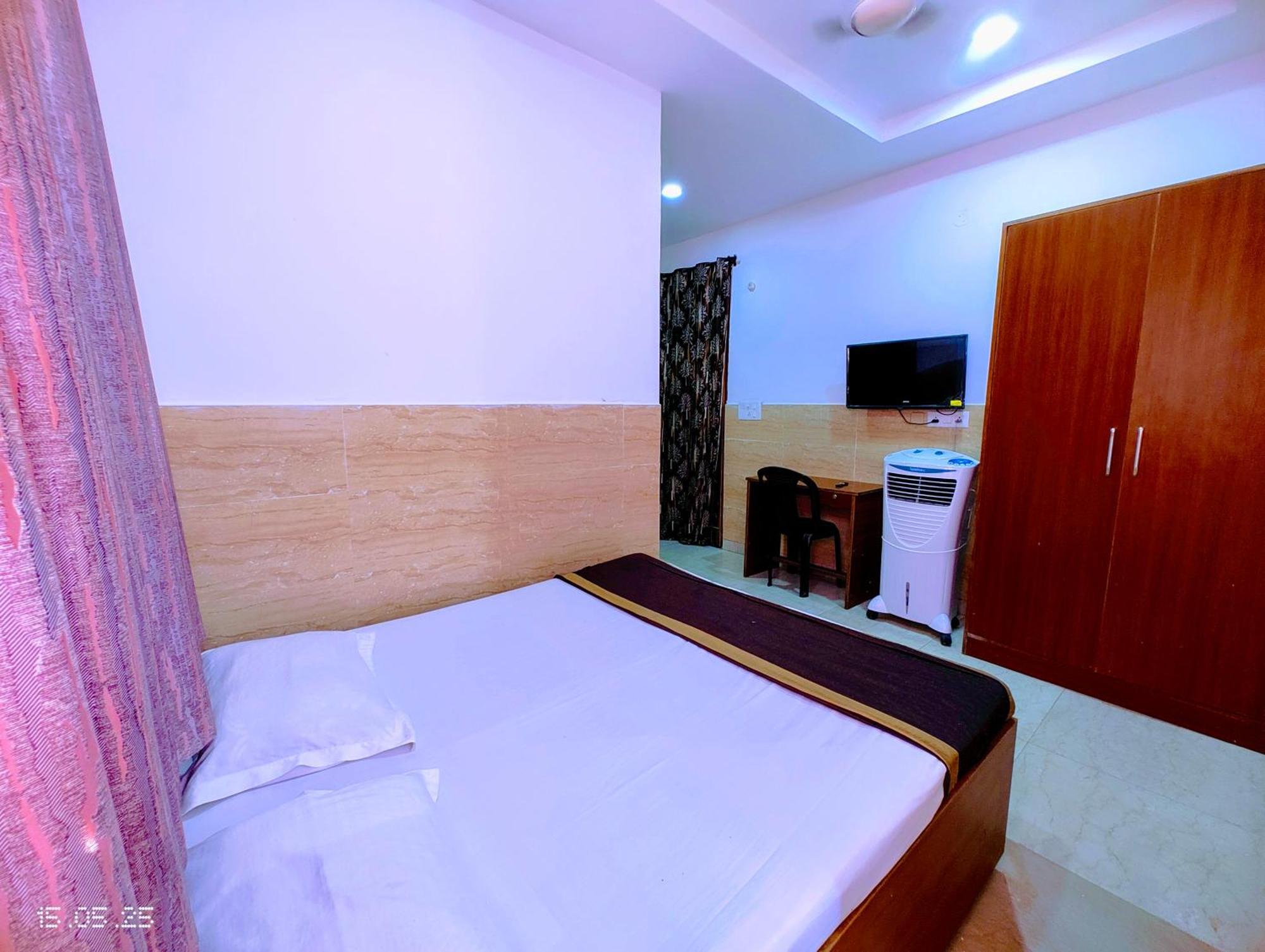 Hotel Yolo- Chandīgarh Esterno foto