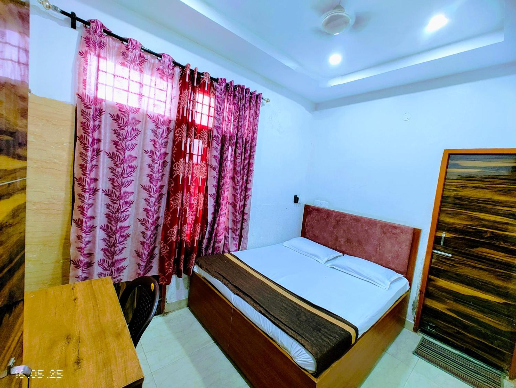 Hotel Yolo- Chandīgarh Esterno foto