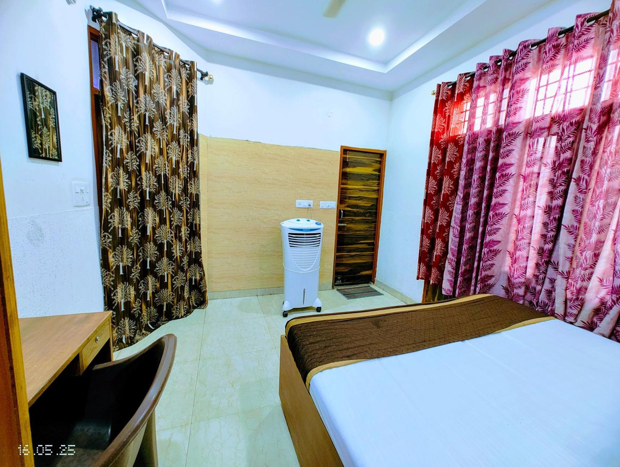 Hotel Yolo- Chandīgarh Esterno foto