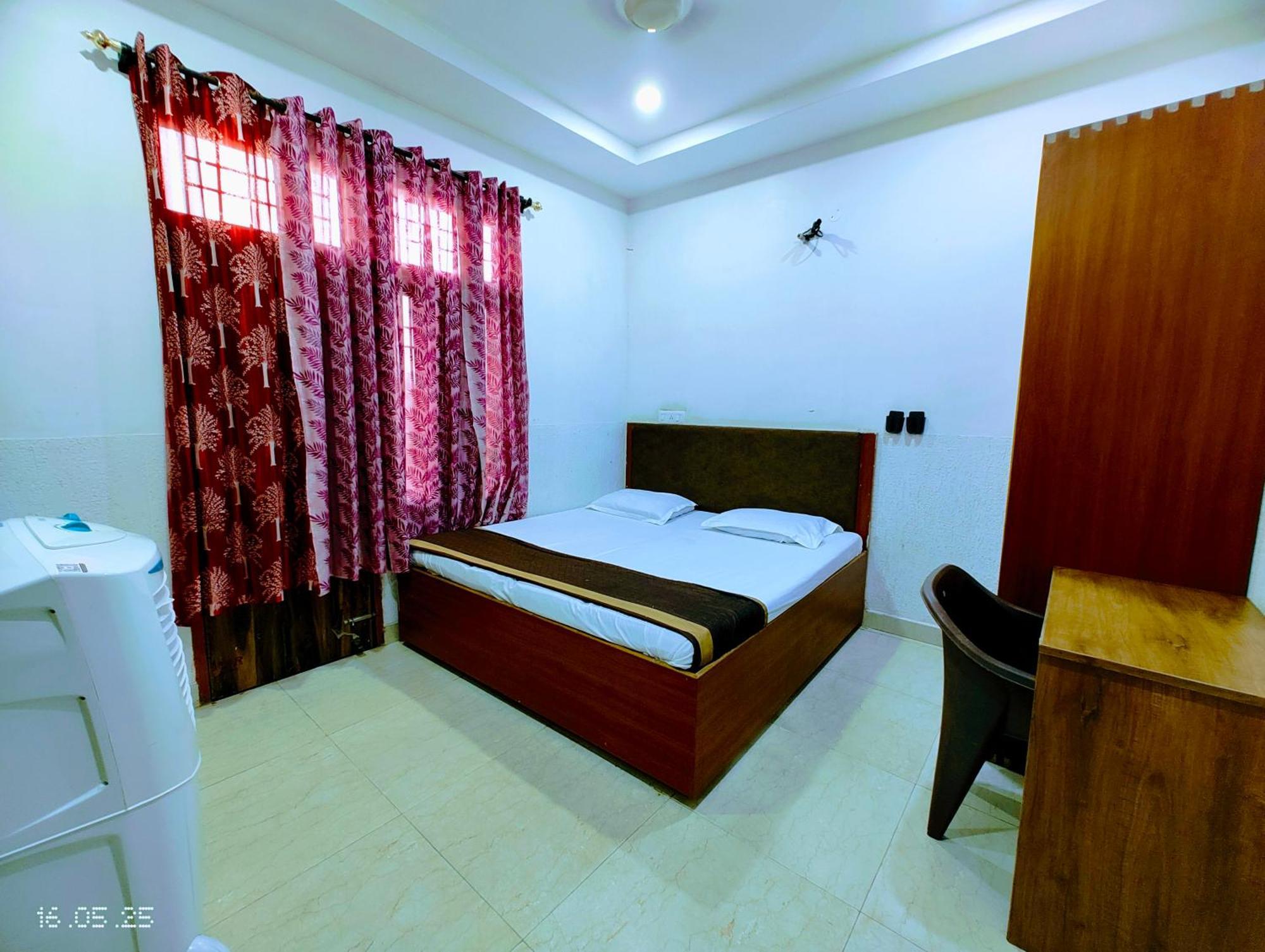 Hotel Yolo- Chandīgarh Esterno foto